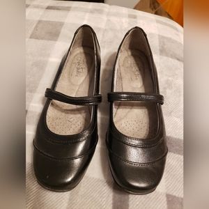 Black flat shoes